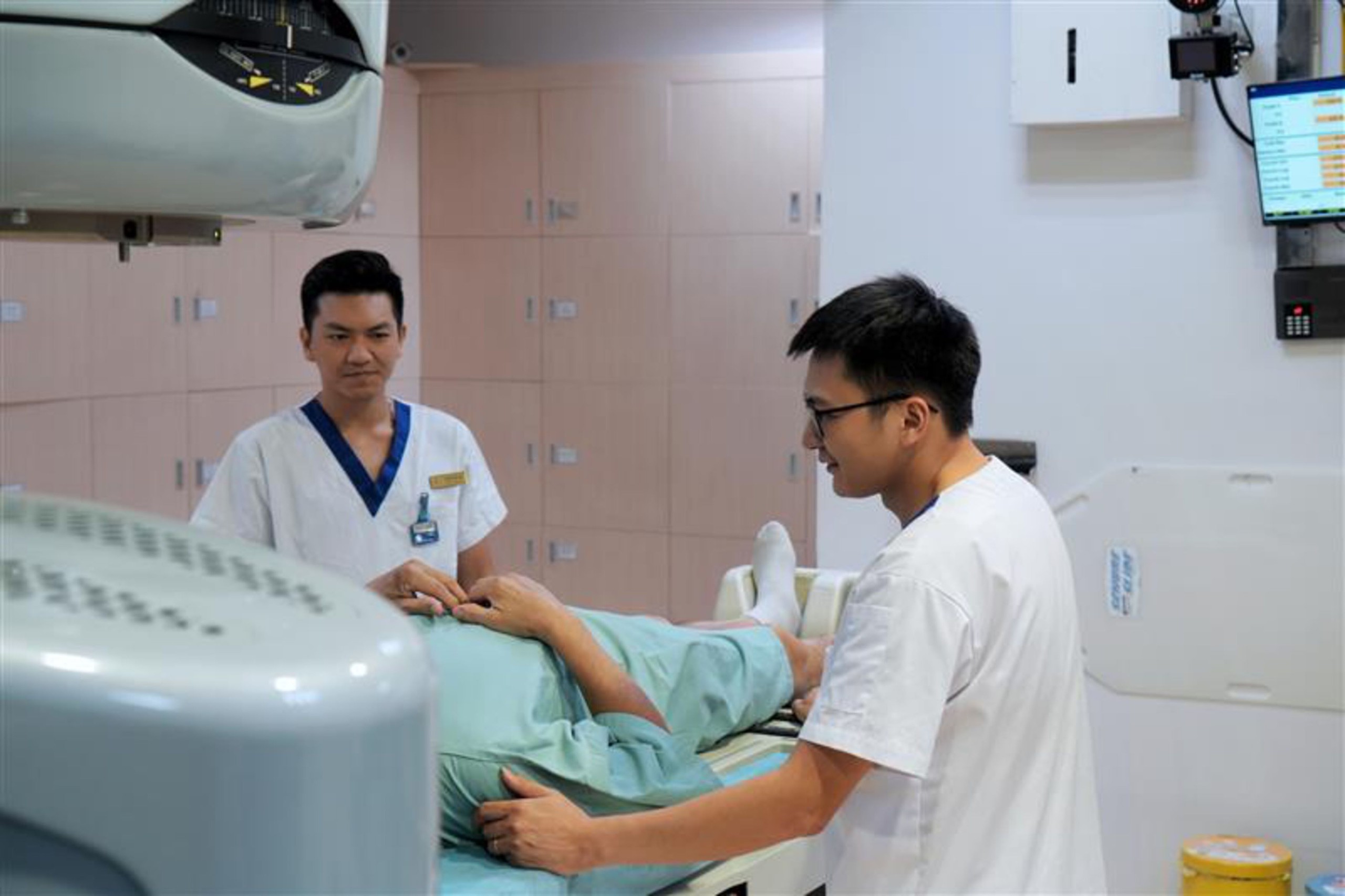Vinmec điều trị thành công ung thư tiền liệt tuyến nhờ phác đồ xạ trị mới nhất thế giới - Ảnh 2.