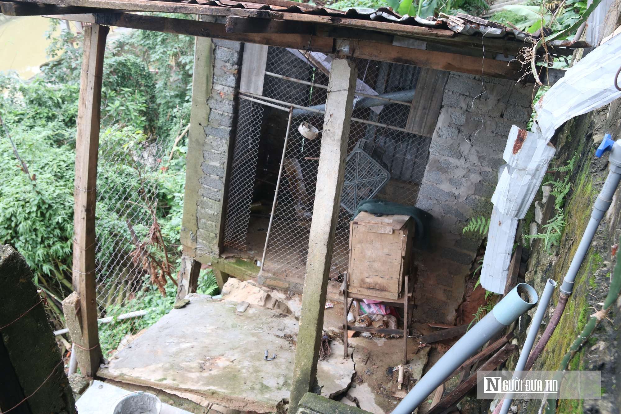 Nhiều hộ dân canh cánh nỗi lo mất nhà, mất đất, mất đường vì sạt lở - Ảnh 4.