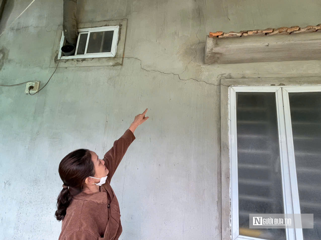 Nhiều hộ dân canh cánh nỗi lo mất nhà, mất đất, mất đường vì sạt lở - Ảnh 7.