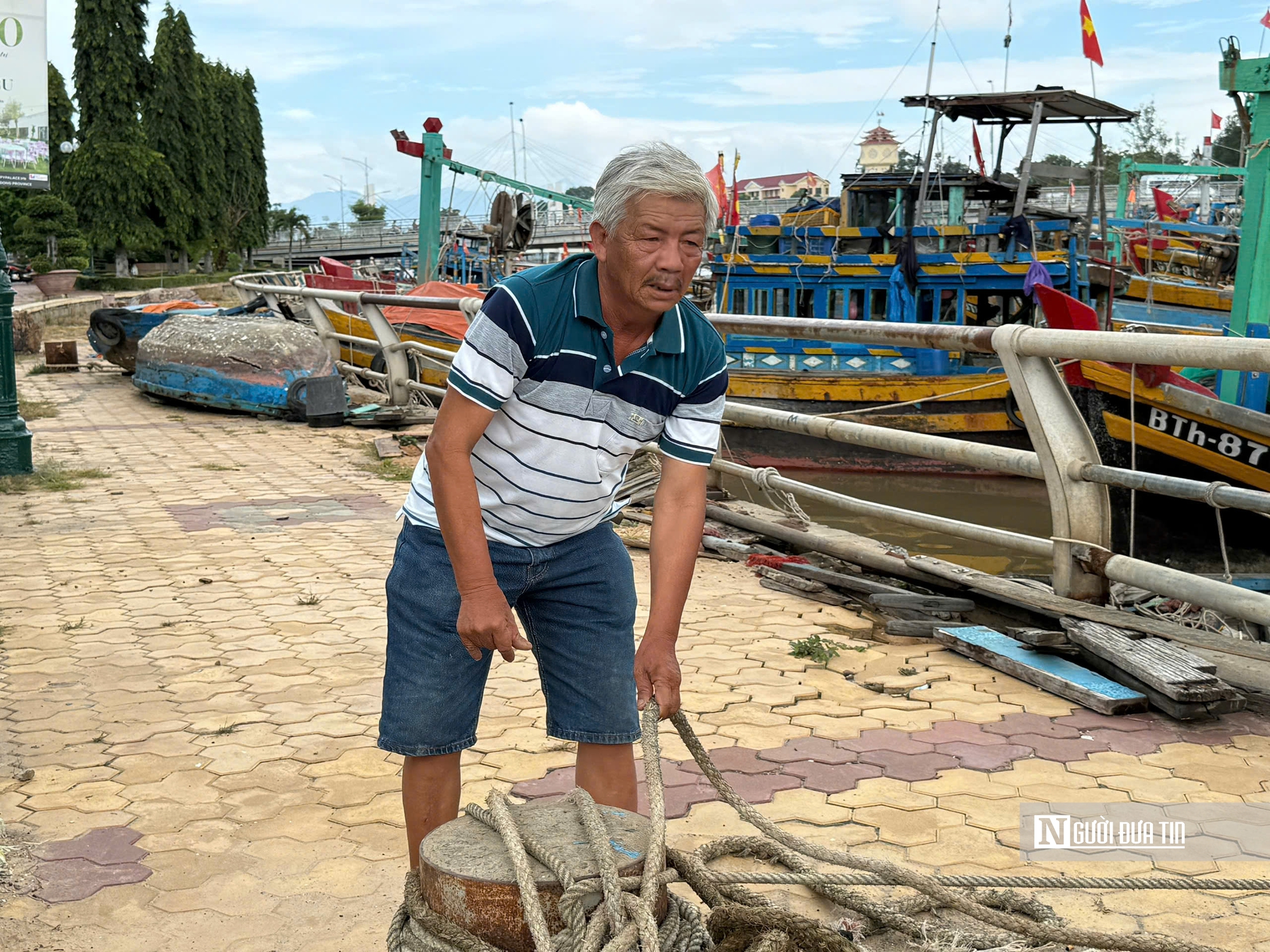 Tuyến biển Lâm Đồng "căng mình" trước giờ bão đổ bộ- Ảnh 5. Tuyến biển Lâm Đồng "căng mình" trước giờ bão đổ bộ- Ảnh 5.