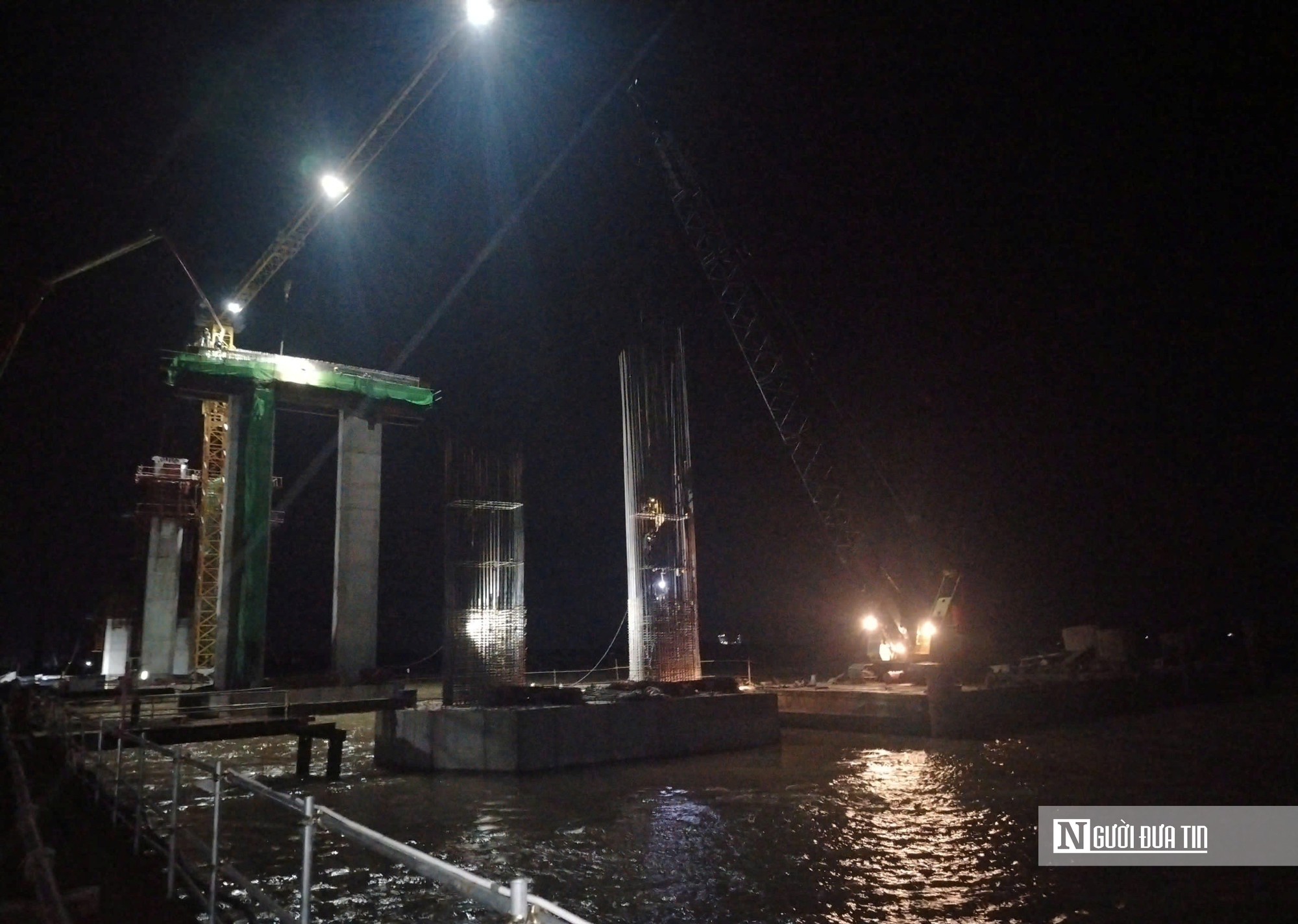 Hơn 40 mũi thi công đồng loạt trên công trường cầu Đại Ngãi - Ảnh 6.