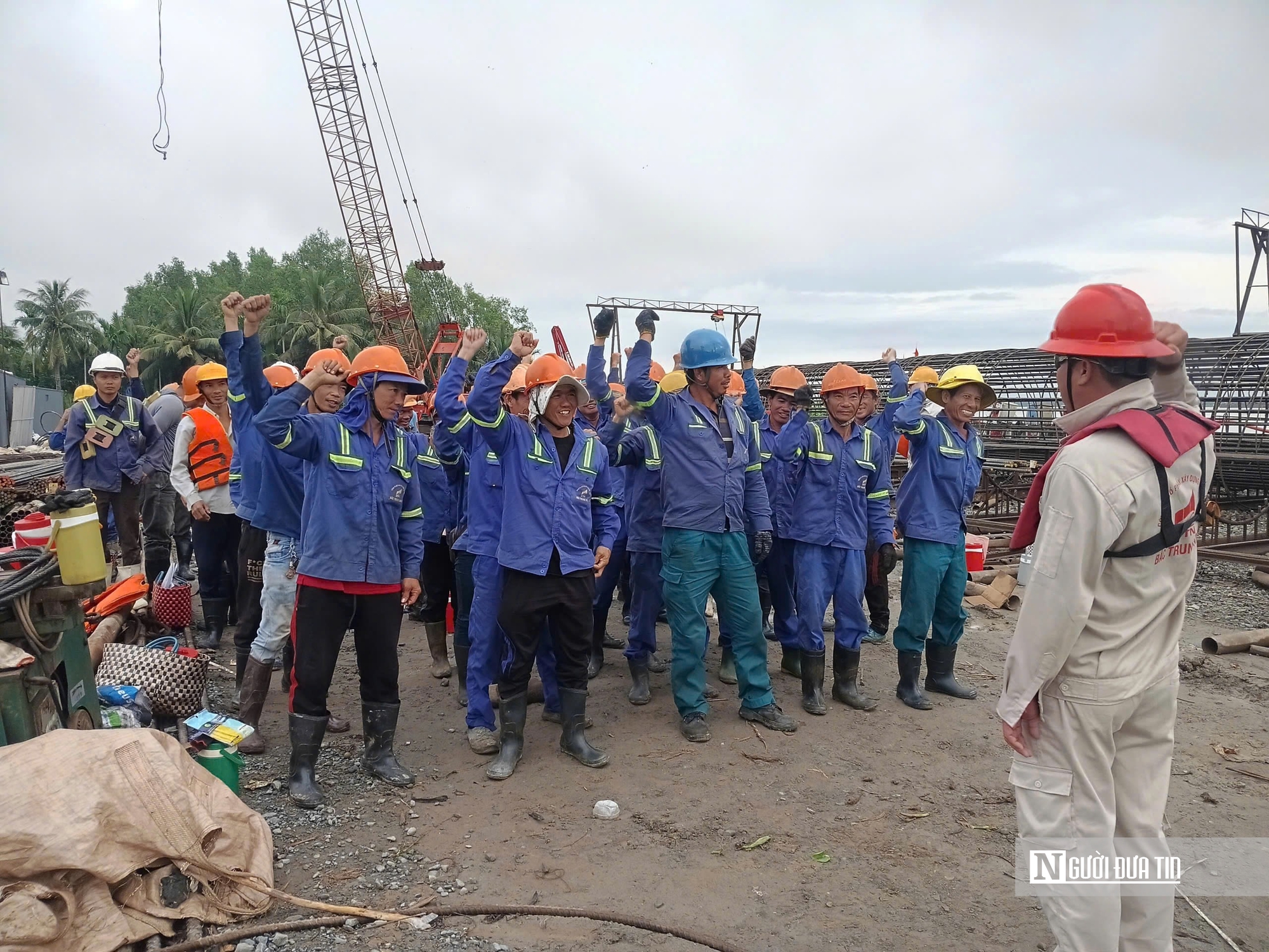 Hơn 40 mũi thi công đồng loạt trên công trường cầu Đại Ngãi - Ảnh 5.