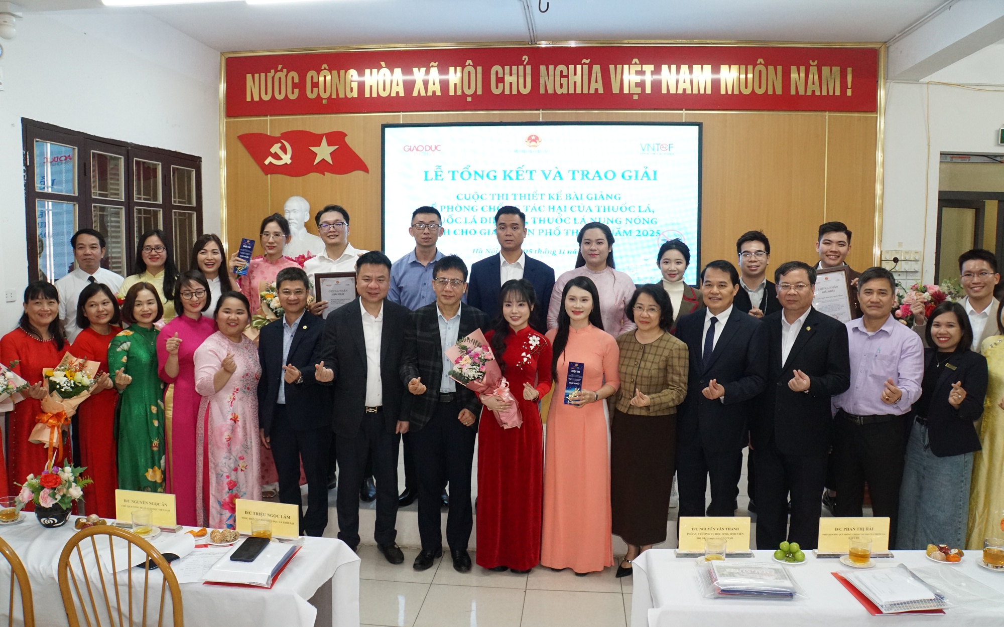 Vụ 2 học sinh đánh nhau trong nhà vệ sinh: 8 em đứng xem cũng bị xử phạt - Ảnh 2.