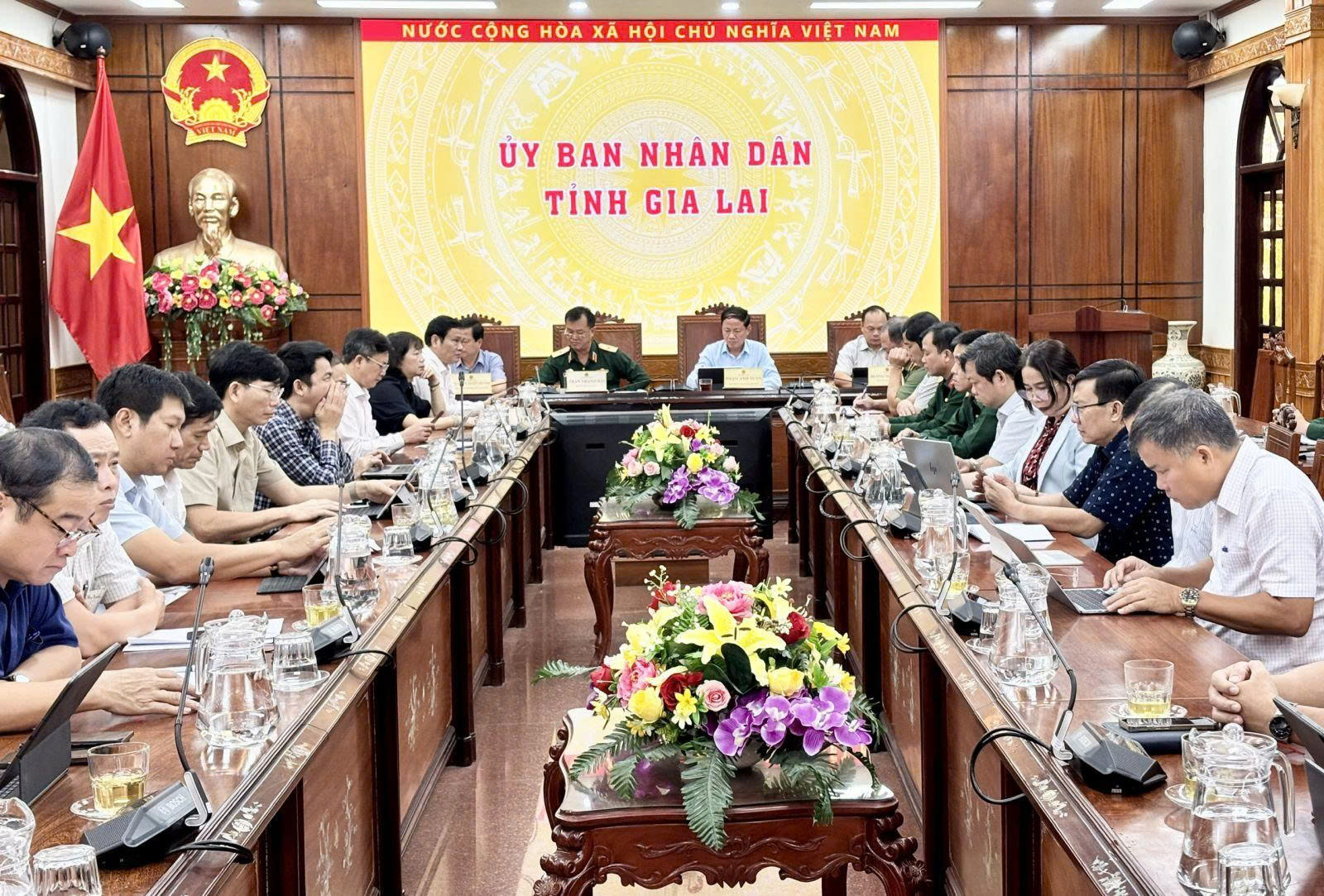 Gia Lai dồn sức chống bão số 13, kiên quyết sơ tán 350.000 dân đến nơi an toàn- Ảnh 1.