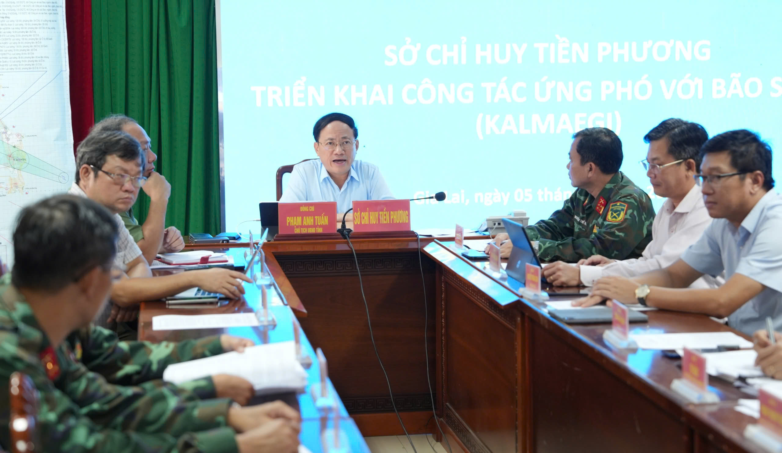 Gia Lai: Cưỡng chế di dời đối với các trường hợp không chịu sơ tán trước bão số 13- Ảnh 1.