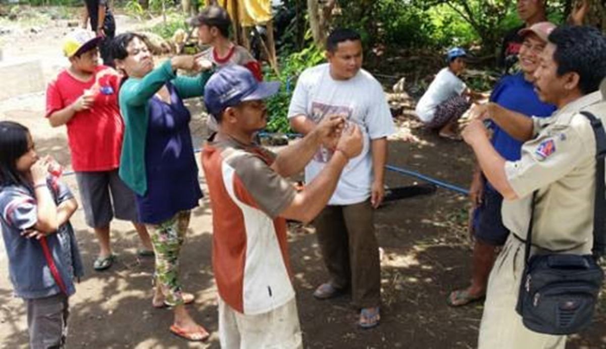 Bí ẩn ngôi làng kỳ quặc nhất hành tinh "nói chuyện bằng tay"- Ảnh 1.