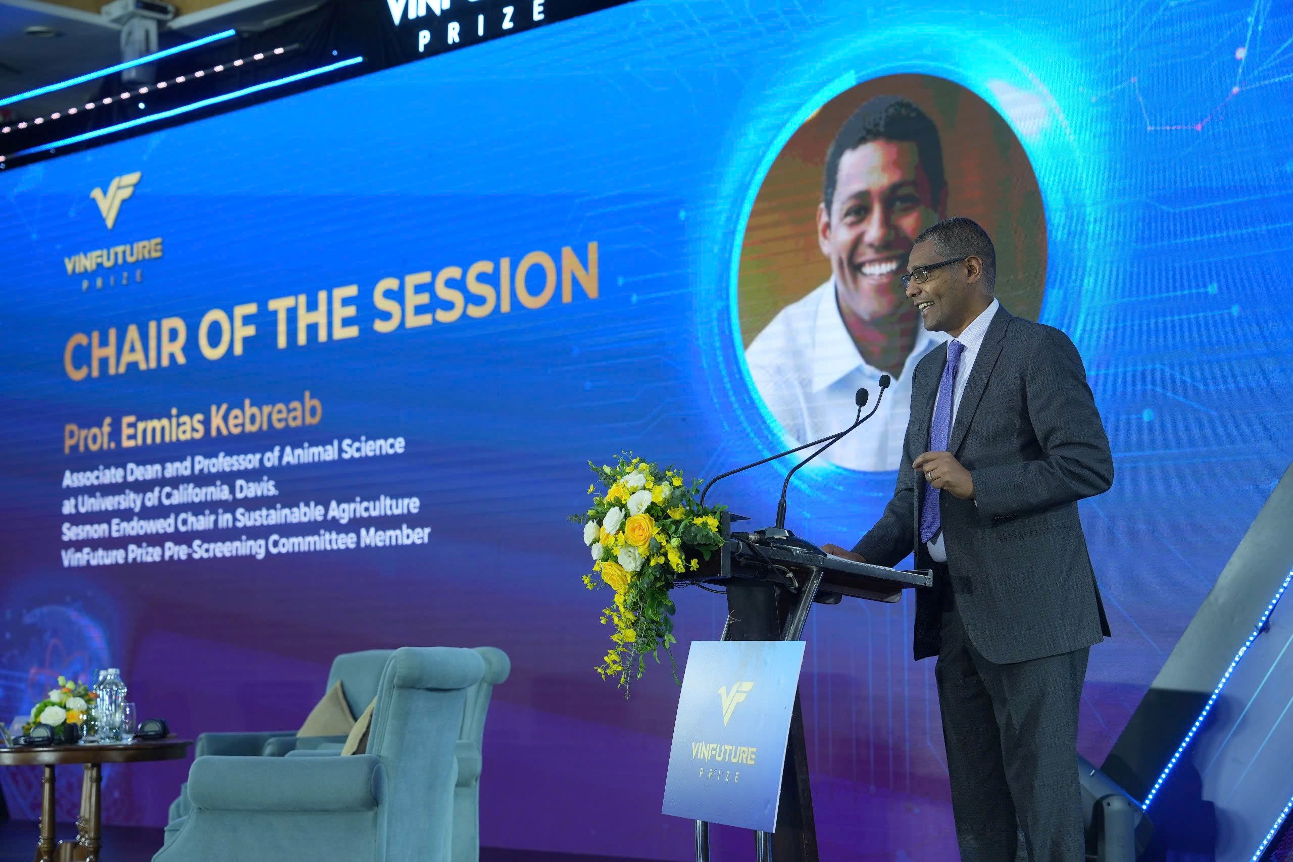 GS. Ermias Kebreab: Giải thưởng VinFuture tạo nên không gian đối thoại mở hiếm thấy - Ảnh 1.