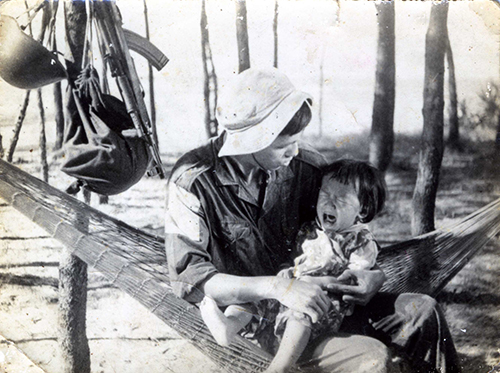 Em bé bán báo "gây bão" trong "Biệt động Sài Gòn, cuộc sống sau 39 năm có nhiều thay đổi - Ảnh 2.