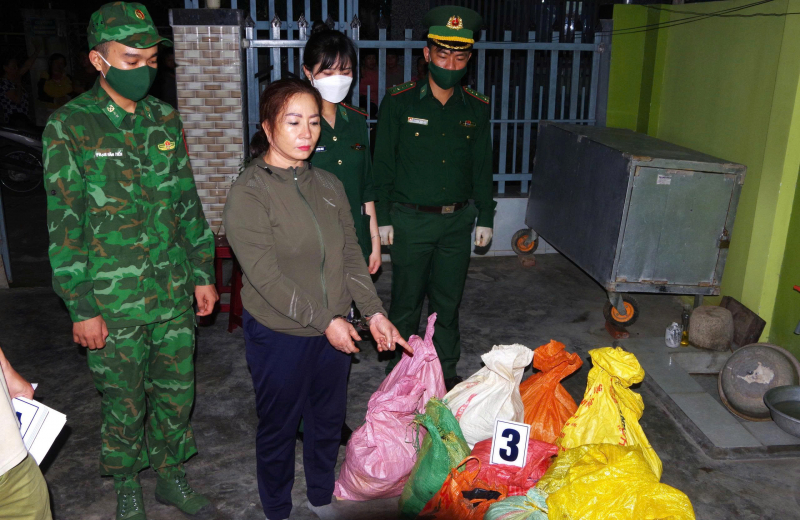 Triệt phá đường dây, tạm giữ “bà trùm” tuồn hơn nửa tấn thuốc nổ liên tỉnh để tiêu thụ- Ảnh 2. Triệt phá đường dây, tạm giữ “bà trùm” tuồn hơn nửa tấn thuốc nổ liên tỉnh để tiêu thụ- Ảnh 2.