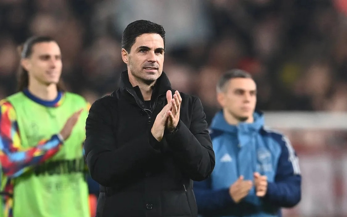 Một cầu thủ Arsenal bất ngờ được so sánh với huyền thoại Ronaldo - Ảnh 2.