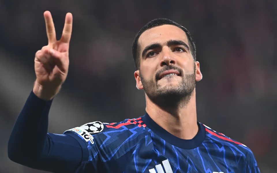 Một cầu thủ Arsenal bất ngờ được so sánh với huyền thoại Ronaldo - Ảnh 1. Một cầu thủ Arsenal bất ngờ được so sánh với huyền thoại Ronaldo - Ảnh 1.