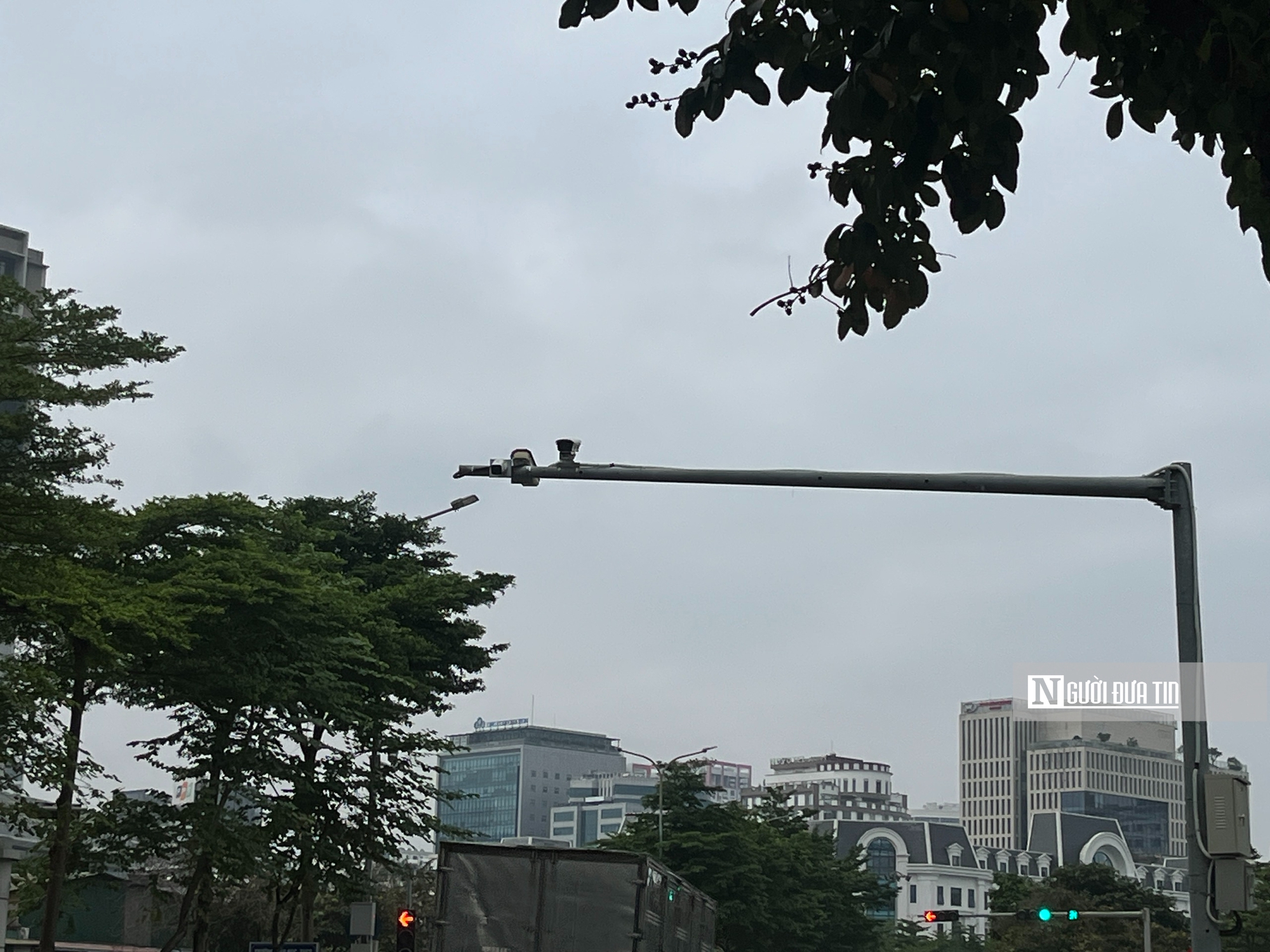 Hà Nội lắp hàng loạt camera AI, người dân "áp lực hơn nhưng cẩn thận hơn hẳn khi ra đường"- Ảnh 6. Hà Nội lắp hàng loạt camera AI, người dân "áp lực hơn nhưng cẩn thận hơn hẳn khi ra đường"- Ảnh 6.