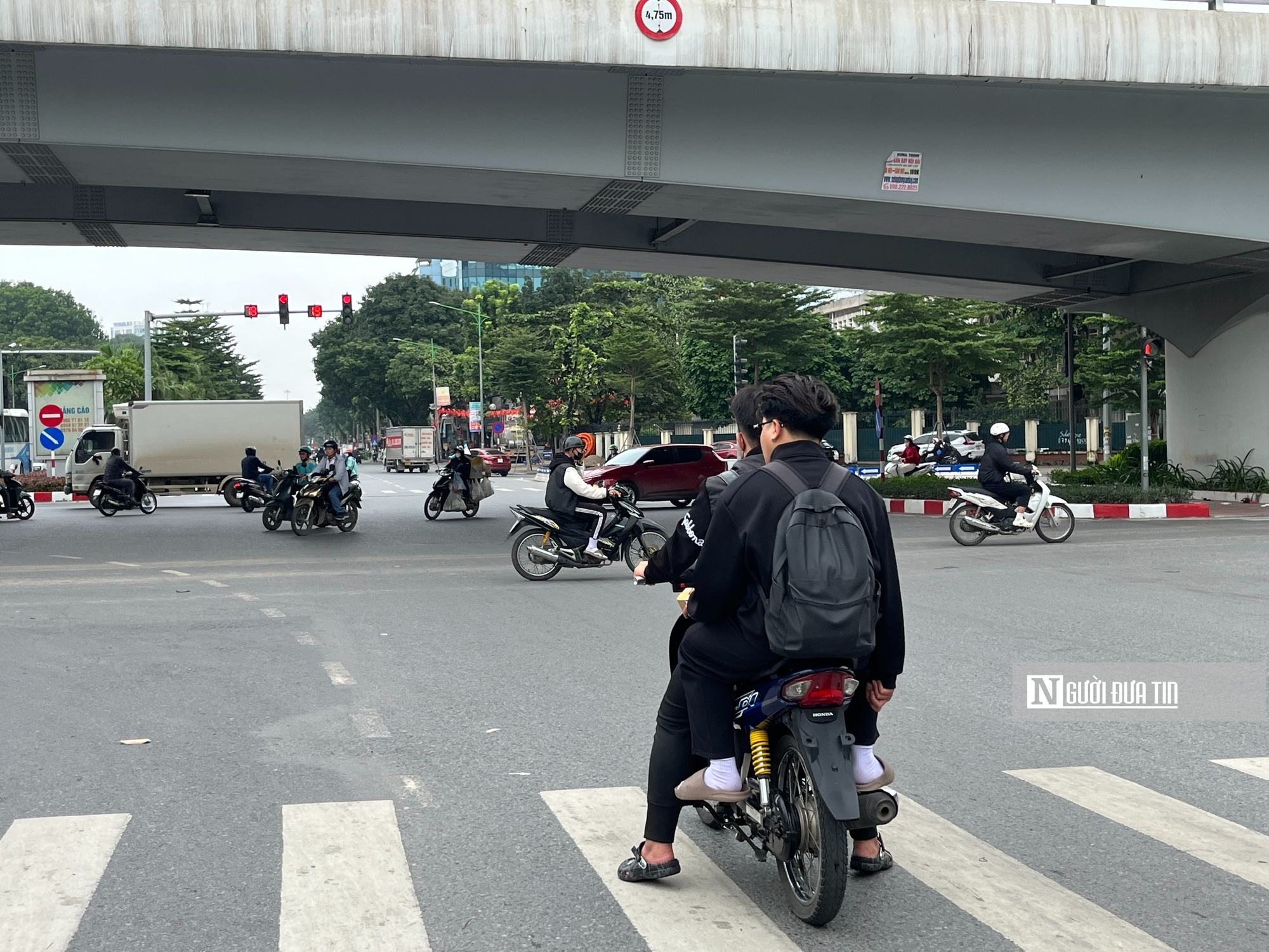 Hà Nội lắp hàng loạt camera AI, người dân "áp lực hơn nhưng cẩn thận hơn hẳn khi ra đường"- Ảnh 9. Hà Nội lắp hàng loạt camera AI, người dân "áp lực hơn nhưng cẩn thận hơn hẳn khi ra đường"- Ảnh 9.