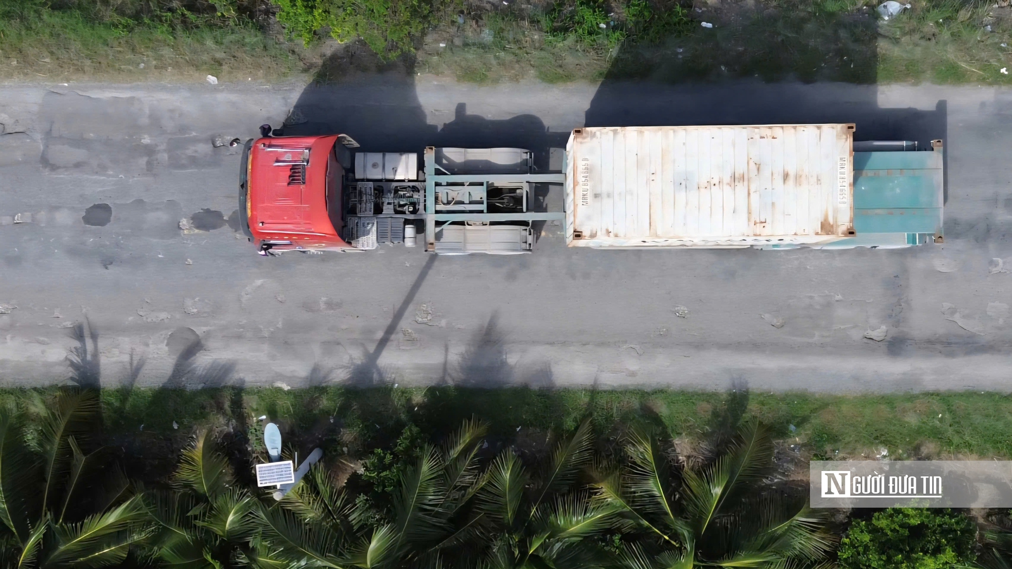 Cận cảnh Quốc lộ 62 chi chít ổ gà, ổ voi: Người dân ngán ngẩm “đi như qua ải” - Ảnh 13.