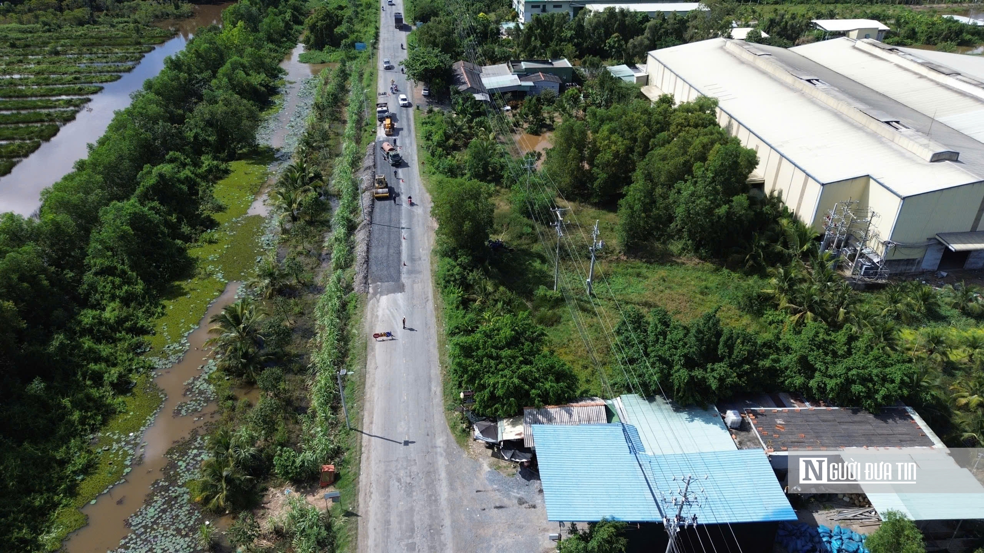 Cận cảnh Quốc lộ 62 chi chít ổ gà, ổ voi: Người dân ngán ngẩm “đi như qua ải” - Ảnh 15.