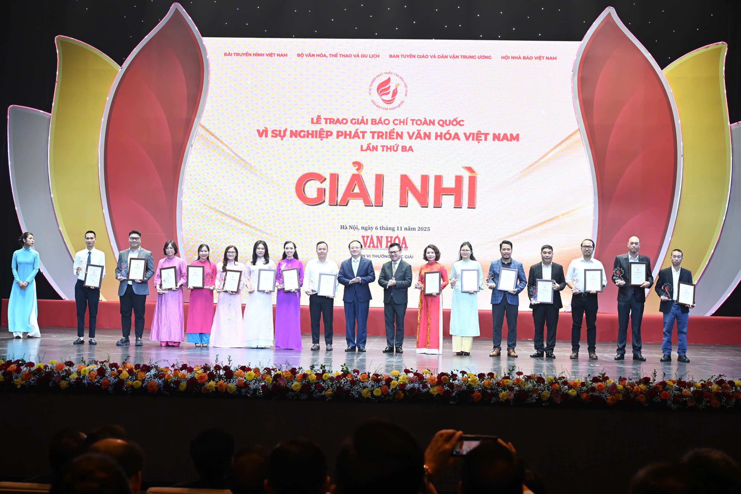 Tôn vinh những tác phẩm báo chí vì sự phát triển văn hóa Việt Nam- Ảnh 1. Tôn vinh những tác phẩm báo chí vì sự phát triển văn hóa Việt Nam- Ảnh 1.
