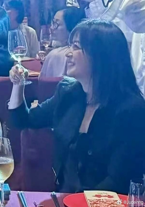 Triệu Vy xuất hiện với hình ảnh mới khác lạ - Ảnh 3.