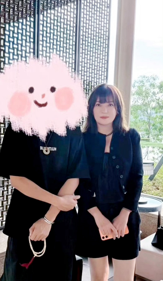 Triệu Vy xuất hiện với hình ảnh mới khác lạ - Ảnh 1.