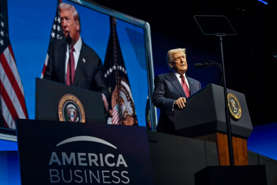 Thuế quan toàn cầu của ông Trump đối mặt thử thách lớn nhất khi bị Tòa án Tối cao đặt dấu hỏi - Ảnh 1.