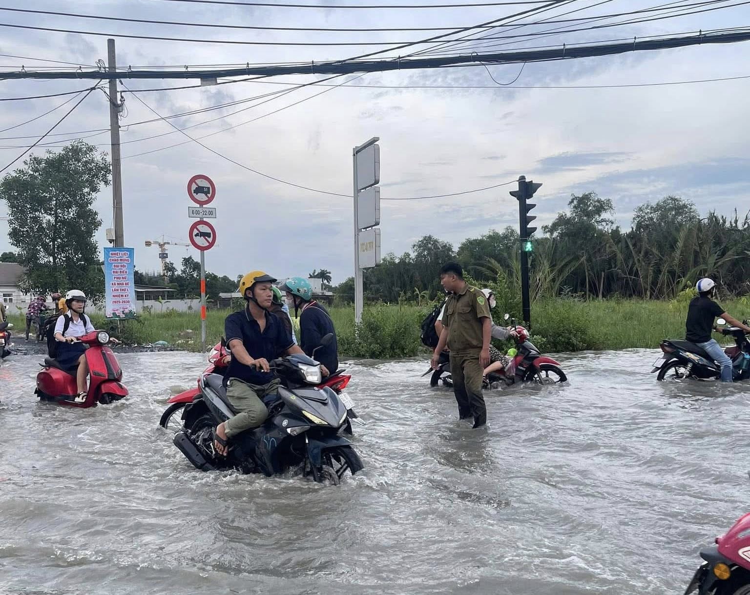 Tp.HCM có thể đối mặt “kép” với mưa lớn và triều cường lịch sử- Ảnh 2. Tp.HCM có thể đối mặt “kép” với mưa lớn và triều cường lịch sử- Ảnh 2.