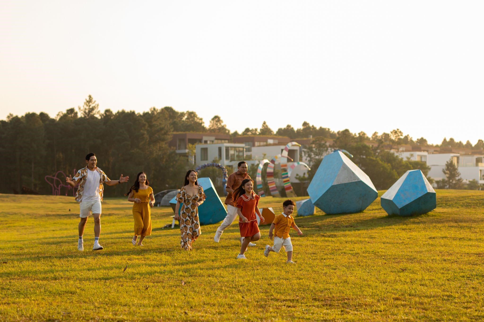 Khi nghệ thuật trở thành một phần của kỳ nghỉ - Trải nghiệm tinh tế tại Flamingo Đại Lải Resort - Ảnh 1.