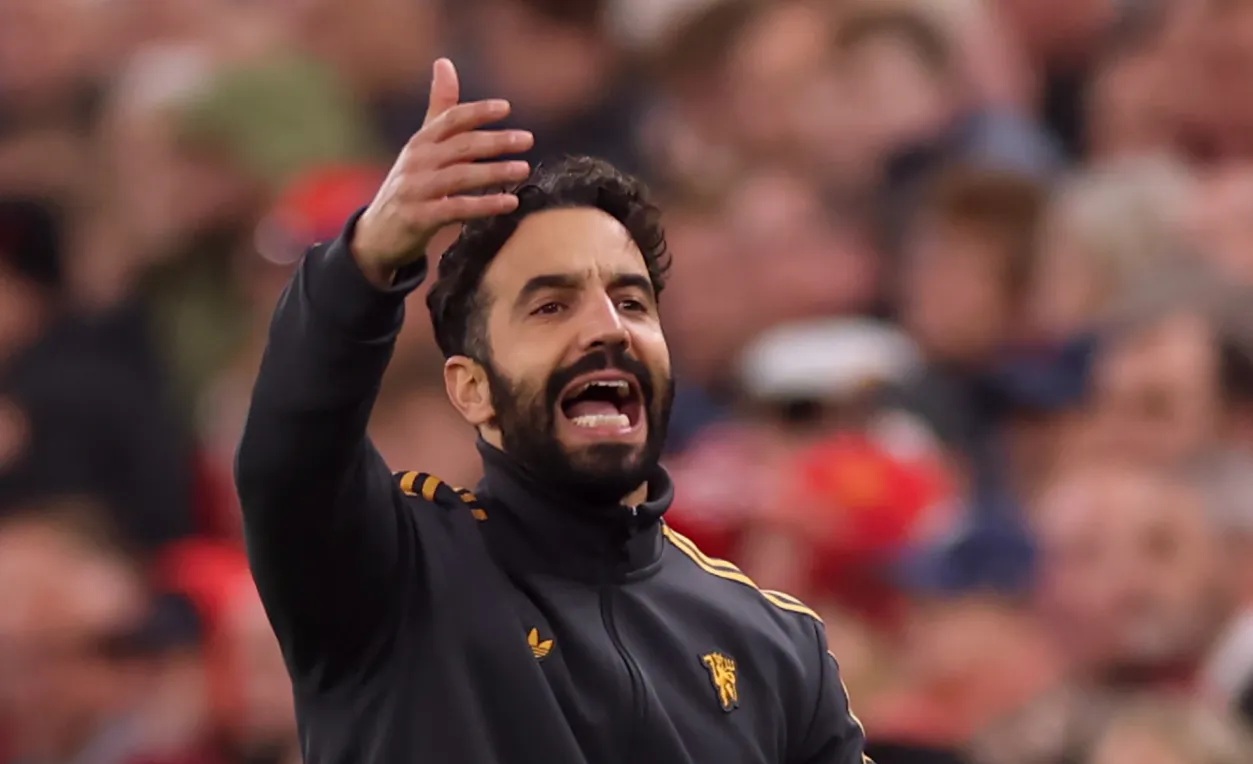 HLV Amorim đáp trả những lời chỉ trích của Ronaldo - Ảnh 1. HLV Amorim đáp trả những lời chỉ trích của Ronaldo - Ảnh 1.