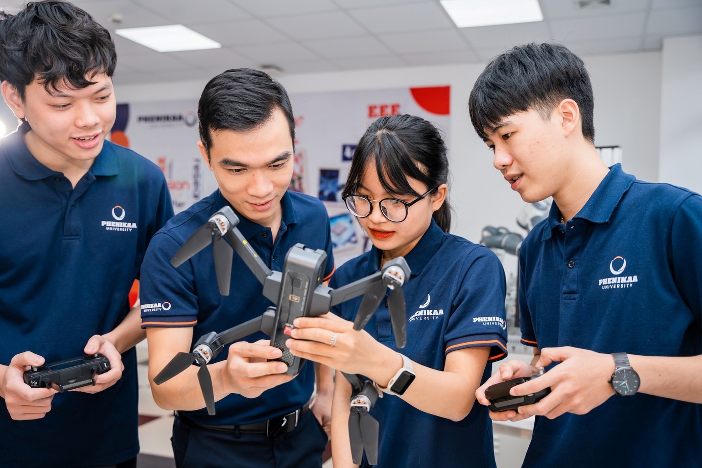 Từ thủ khoa khối D tới phòng thí nghiệm: Câu chuyện bền đam mê, dám ước mơ, dám chinh phục của nữ sinh Khoa học Công nghệ Việt Nam - Ảnh 1.