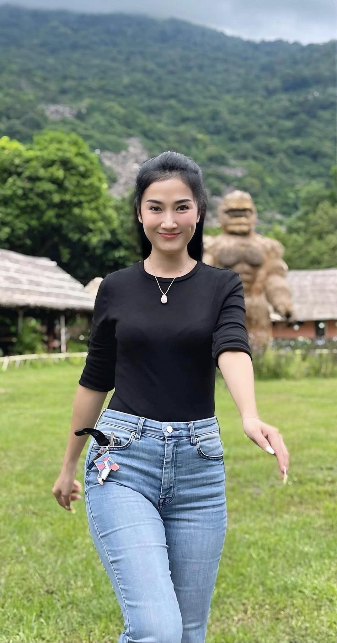 "Nữ hoàng phim xưa": Tuổi 41 trẻ đẹp, yêu bạn trai kém 10 tuổi - Ảnh 14.