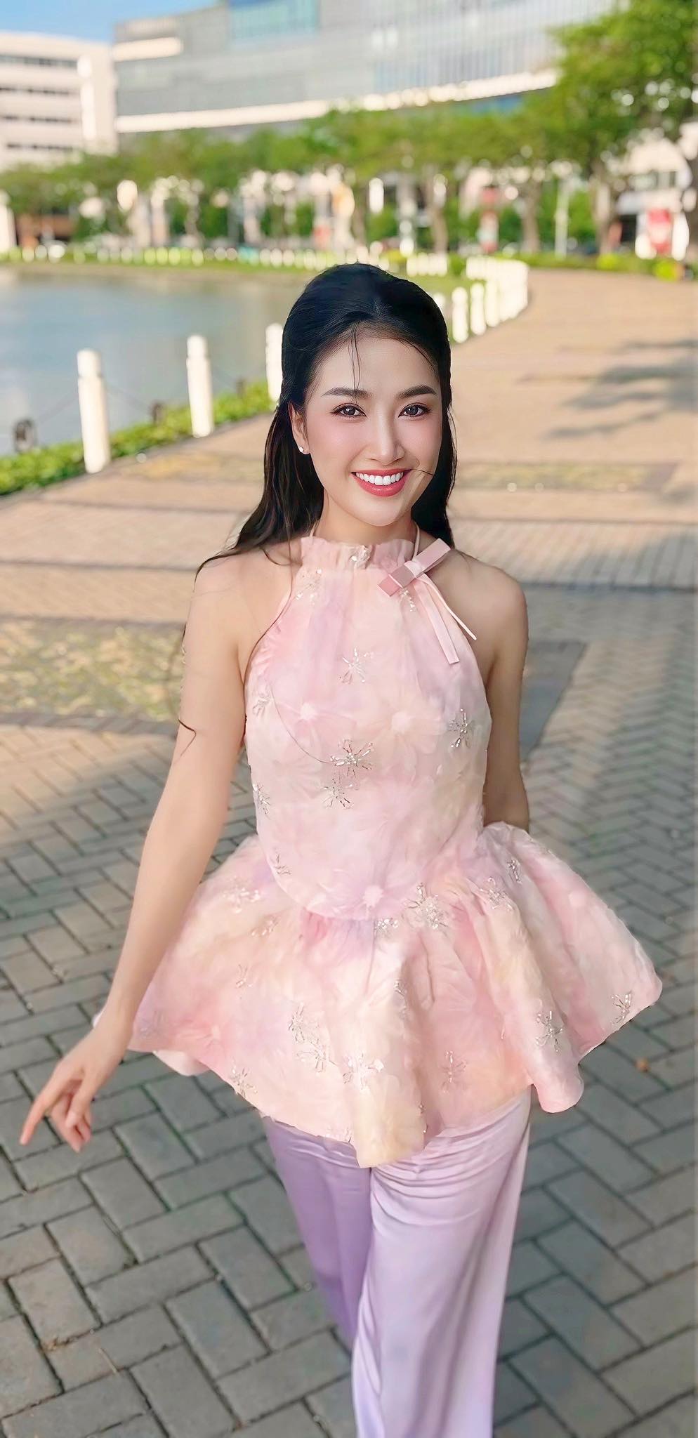 "Nữ hoàng phim xưa": Tuổi 41 trẻ đẹp, yêu bạn trai kém 10 tuổi - Ảnh 9.