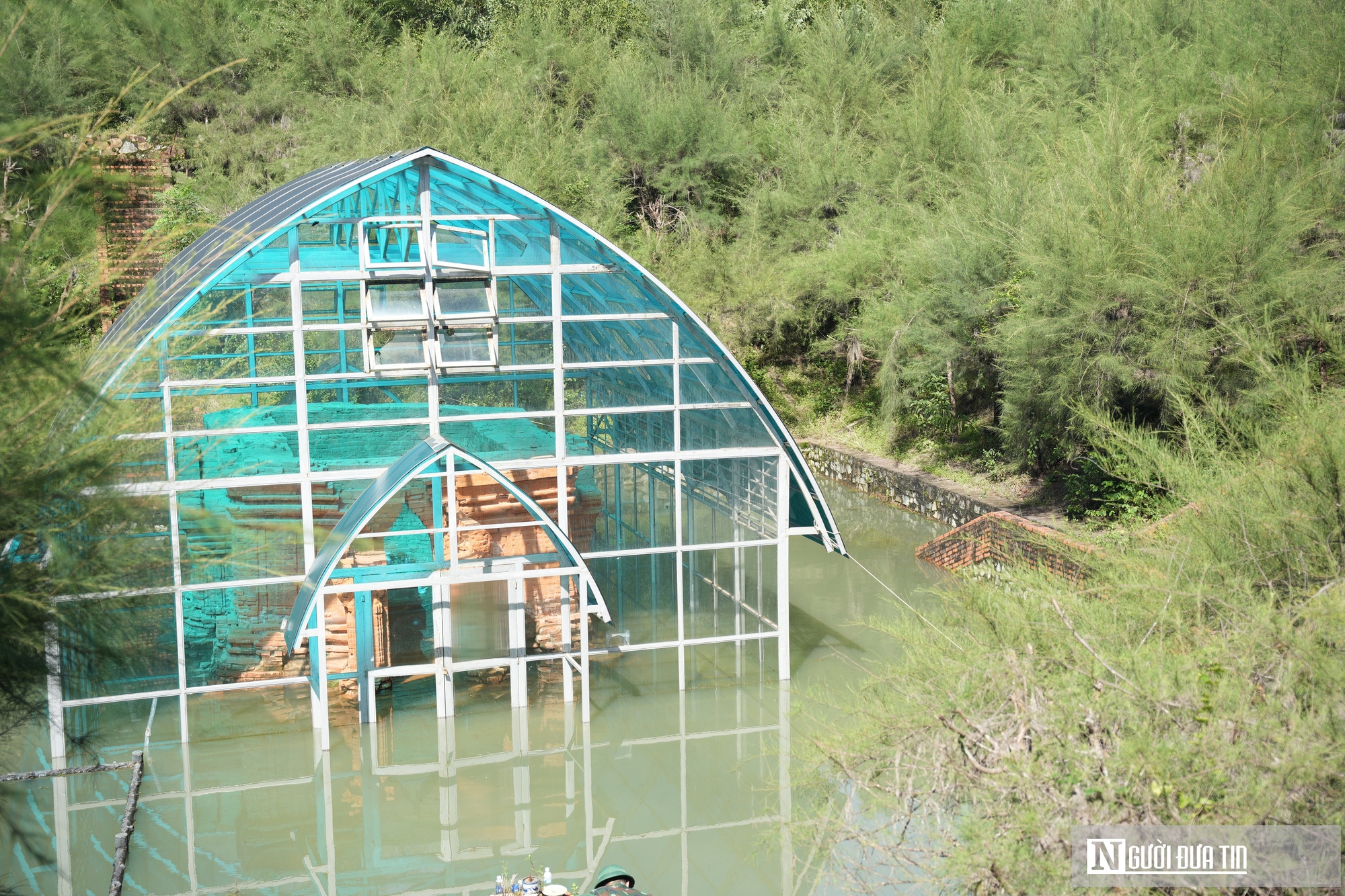 Cận cảnh Tháp Chăm cổ độc nhất vô nhị ở Huế chìm trong nước lũ- Ảnh 3. Cận cảnh Tháp Chăm cổ độc nhất vô nhị ở Huế chìm trong nước lũ- Ảnh 3.