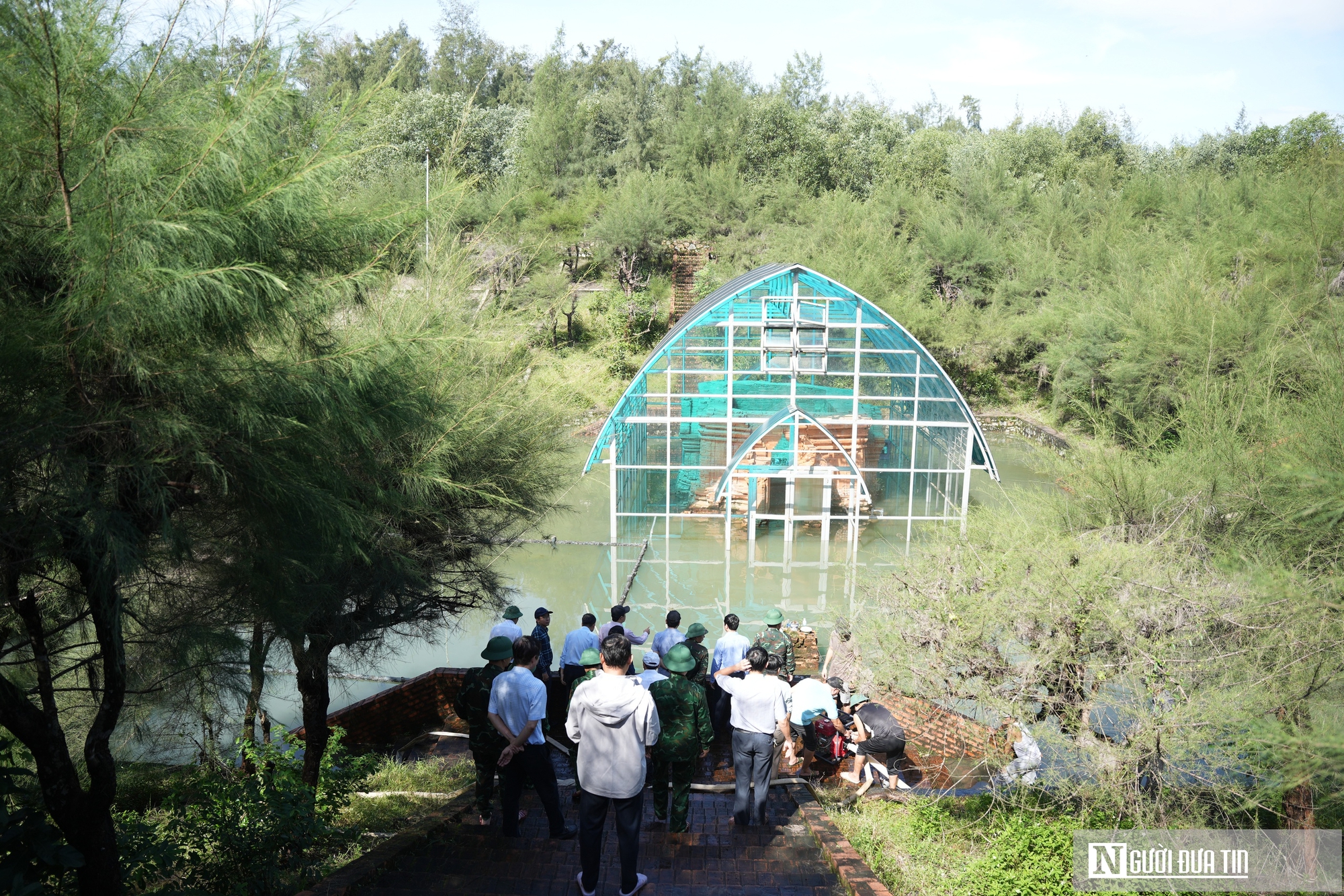 Cận cảnh Tháp Chăm cổ độc nhất vô nhị ở Huế chìm trong nước lũ- Ảnh 7. Cận cảnh Tháp Chăm cổ độc nhất vô nhị ở Huế chìm trong nước lũ- Ảnh 7.