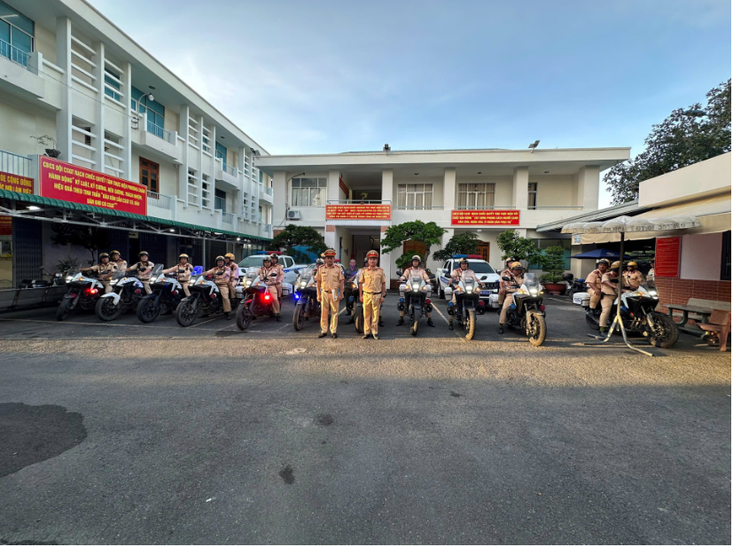 TP Hồ Chí Minh: Đột kích “lò độ xe”, nhiều xe không rõ nguồn gốc bị tạm giữ - Ảnh 1.