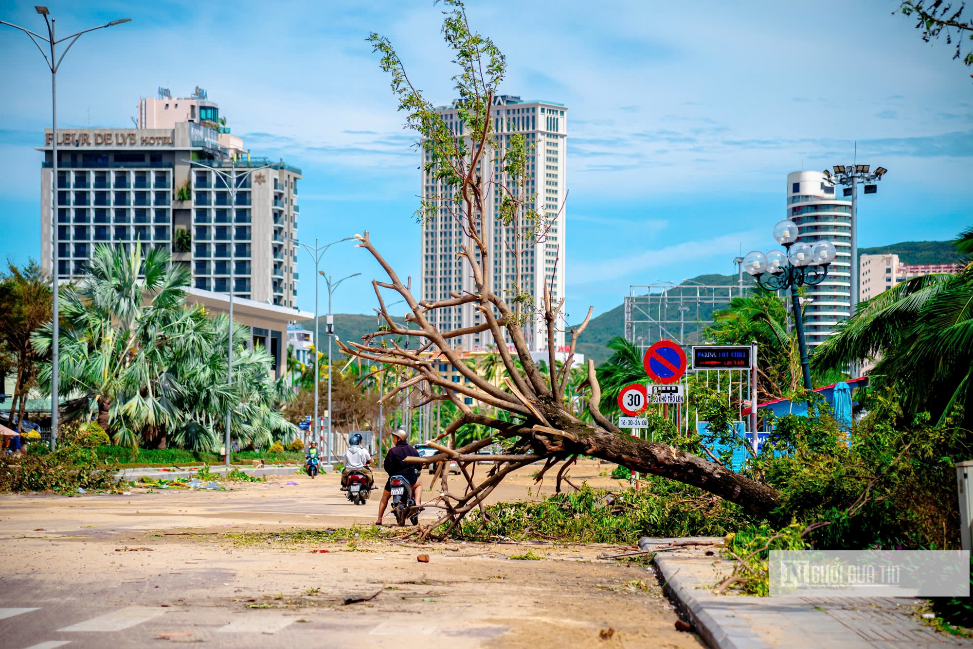 Gia Lai: Doanh nghiệp mất trắng hàng tỷ đồng sau bão số 13, chủ nhà hàng "không biết nên bắt đầu từ đâu" - Ảnh 4.