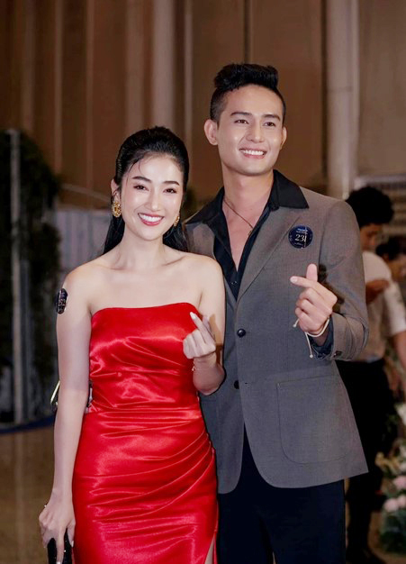 "Nữ hoàng phim xưa": Tuổi 41 trẻ đẹp, yêu bạn trai kém 10 tuổi - Ảnh 10.