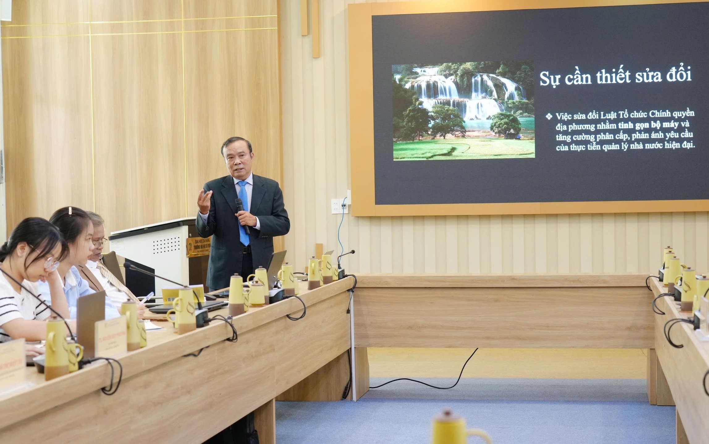 Hoàn thiện luật để bảo vệ công dân trong không gian số là yêu cầu cấp bách của thời đại 4.0 - Ảnh 1.