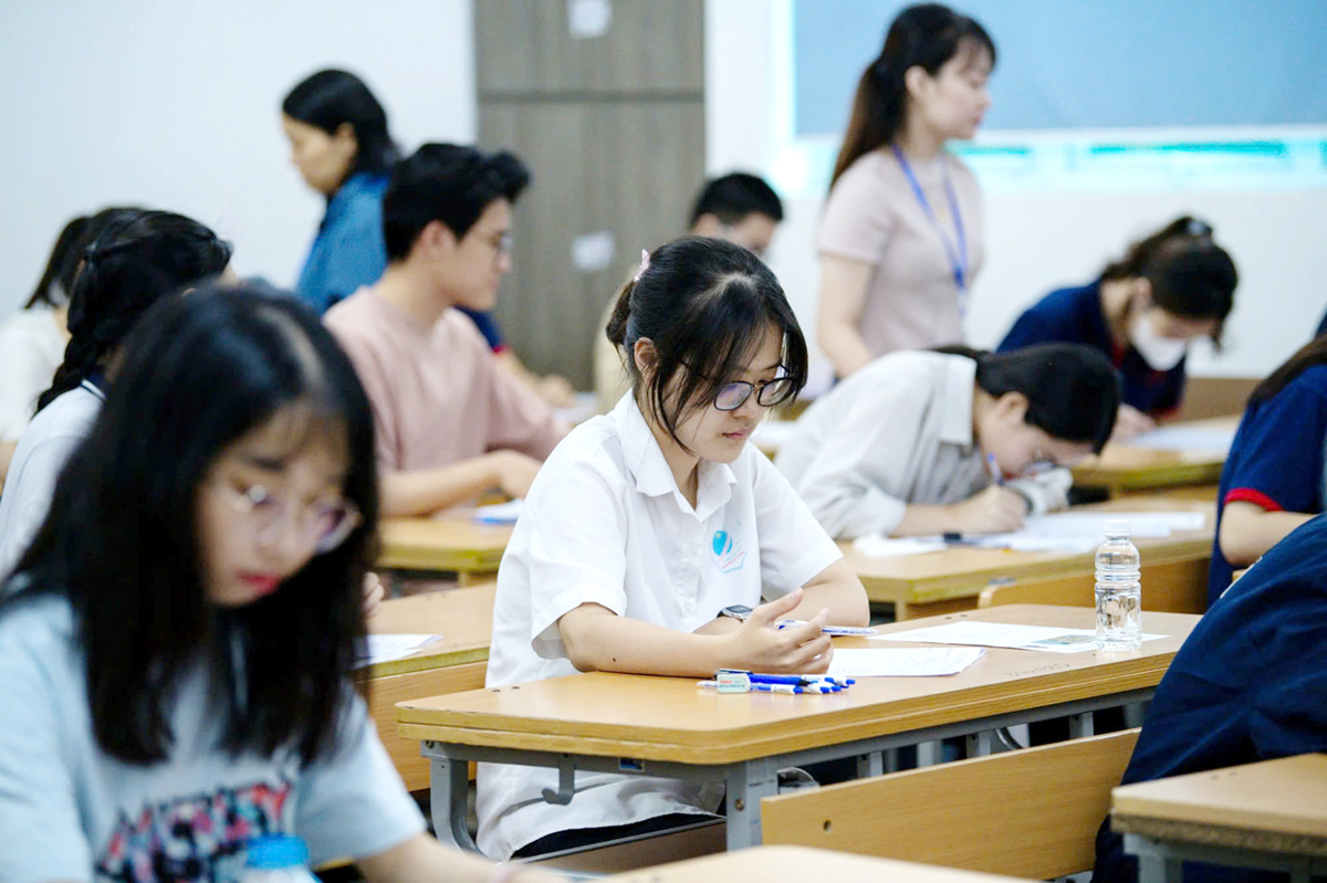 Bản tin 8/11: Hà Nội lần đầu tiên chọn học sinh giỏi cấp thành phố sau khi tổ chức chính quyền địa phương 2 cấp - Ảnh 1.