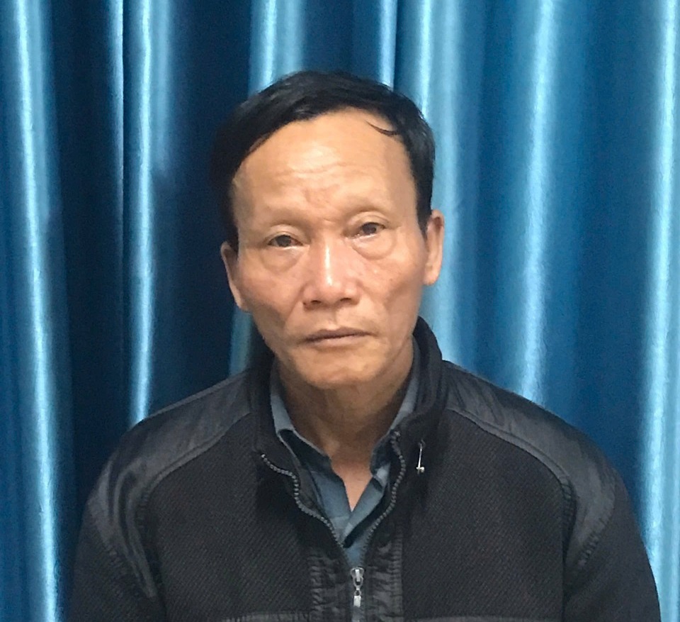 Đối tượng truy nã nguy hiểm ra đầu thú - Ảnh 1.