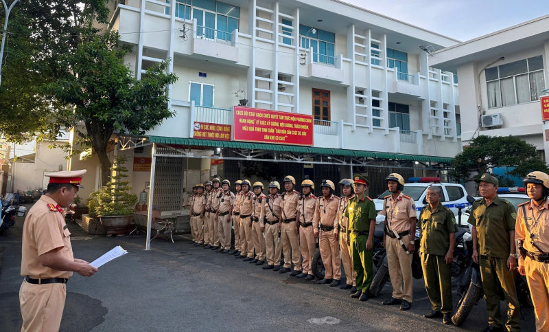 TP Hồ Chí Minh: Đột kích “lò độ xe”, nhiều xe không rõ nguồn gốc bị tạm giữ - Ảnh 2.