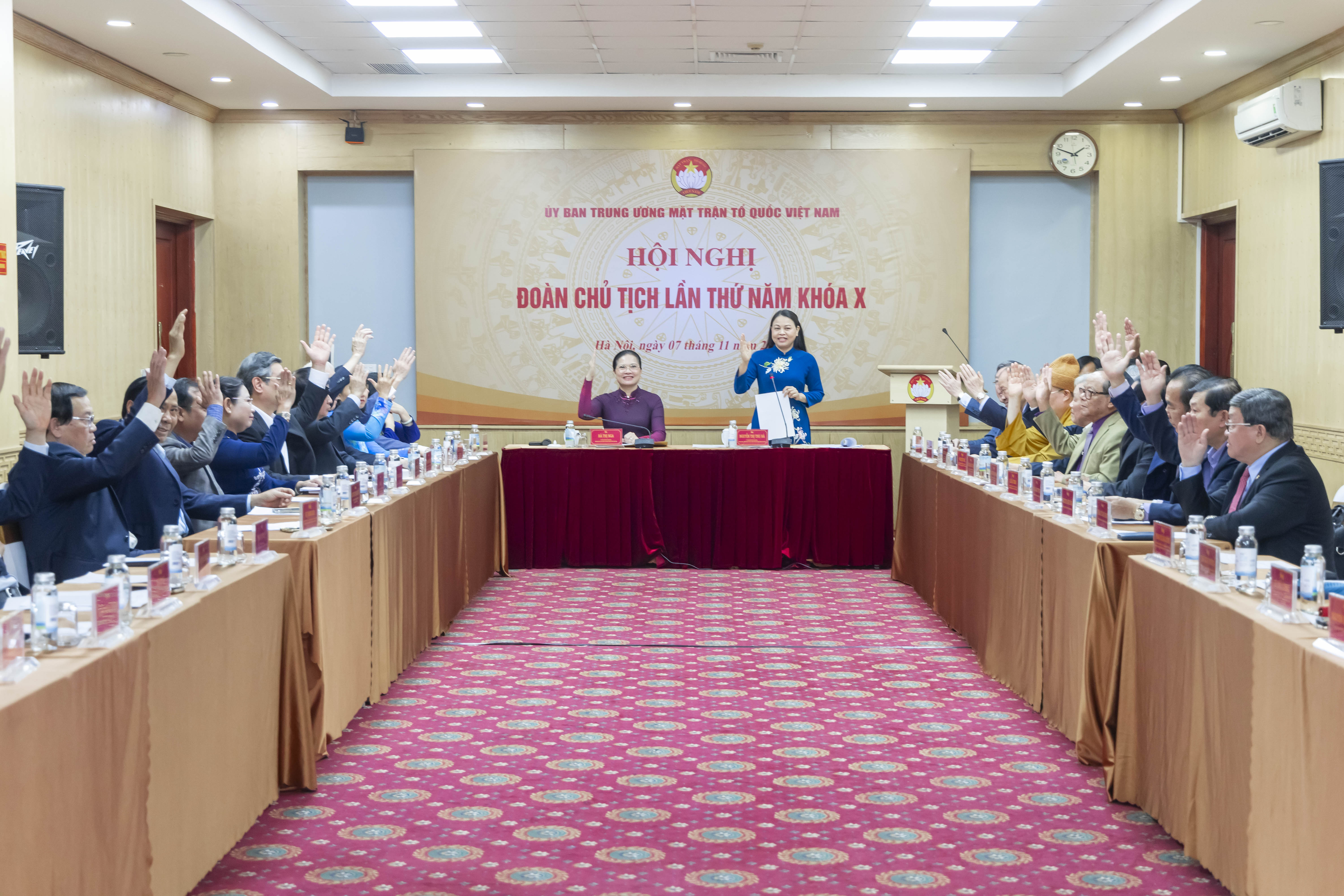 Bà Bùi Thị Minh Hoài giữ chức Chủ tịch Ủy ban Trung ương Mặt trận Tổ quốc Việt Nam- Ảnh 2. Bà Bùi Thị Minh Hoài giữ chức Chủ tịch Ủy ban Trung ương Mặt trận Tổ quốc Việt Nam- Ảnh 2.