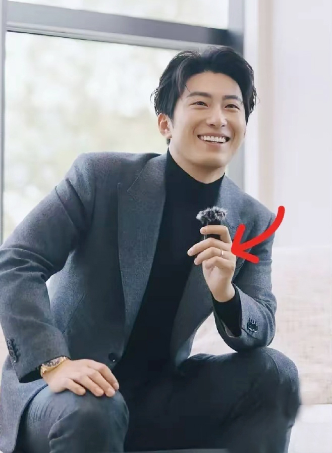 Tài tử Đậu Kiêu lần đầu lộ diện, để lộ 1 chi tiết quan trọng giữa tin đồn ly hôn - Ảnh 3.