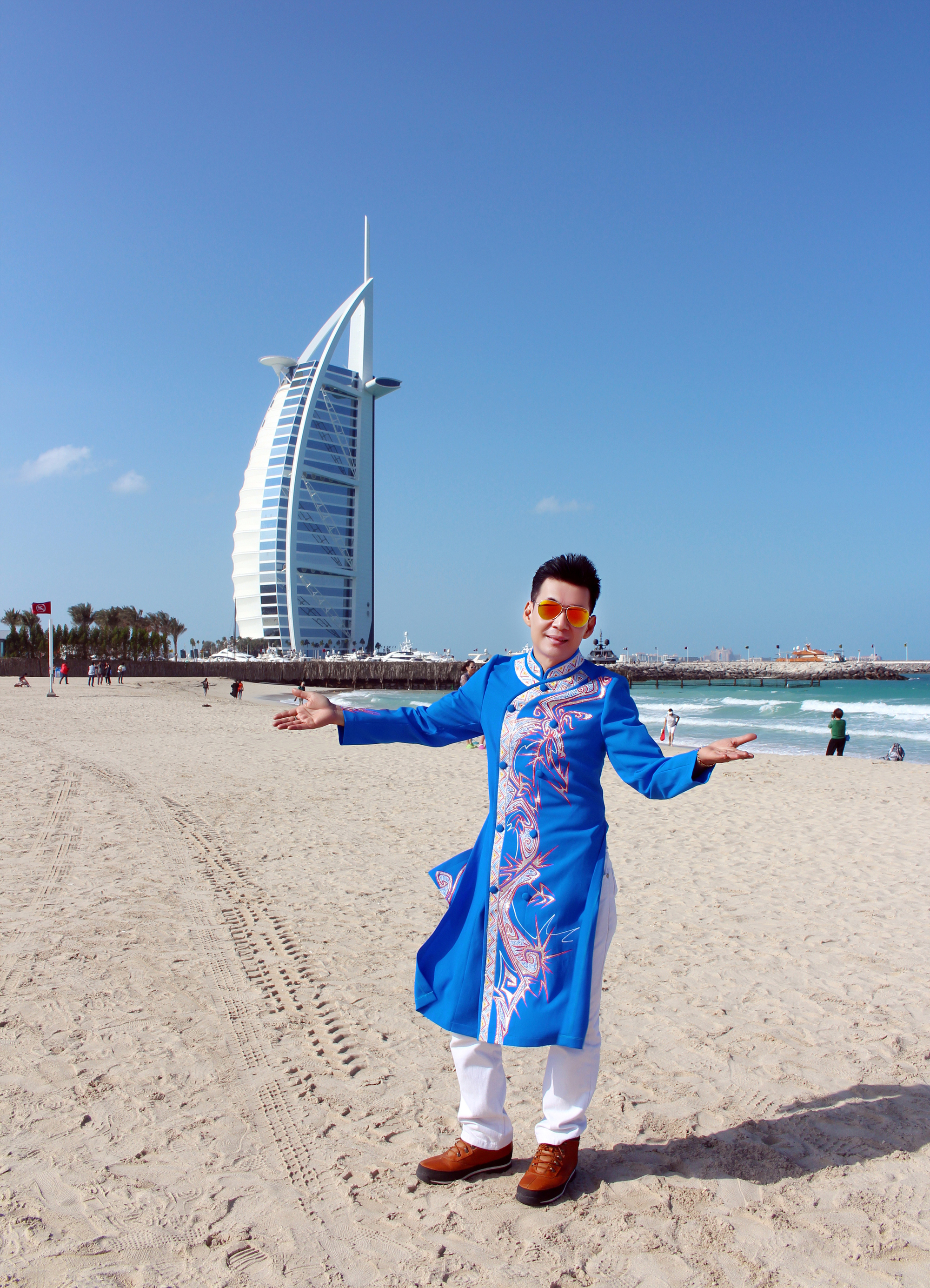 Nam ca sĩ nổi tiếng V-pop: Rời showbiz, cuộc sống kín tiếng và đam mê "lạ" ở tuổi U50- Ảnh 8.