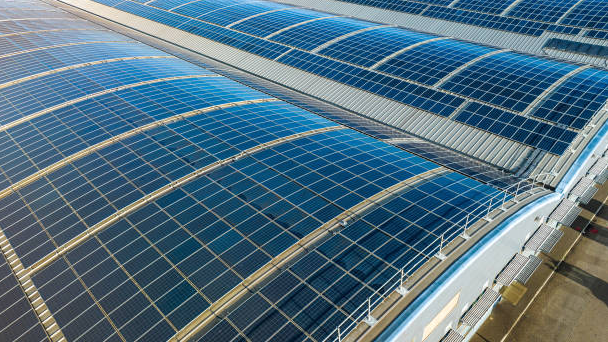 Gần 190.000 tấm pin năng lượng mặt trời được lắp đặt ở nơi không ngờ - Ảnh 1.