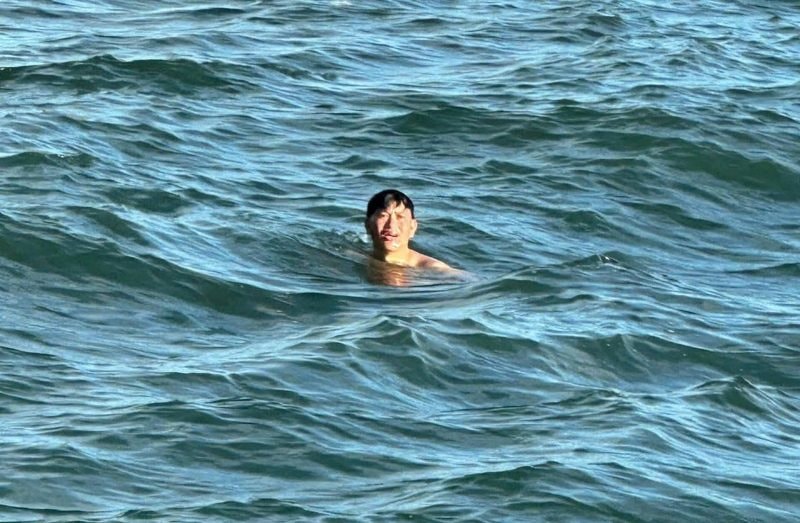 Cứu sống hai người đàn ông Lý Sơn trôi trên biển 48 giờ sau khi cứu người tự tử - Ảnh 1.