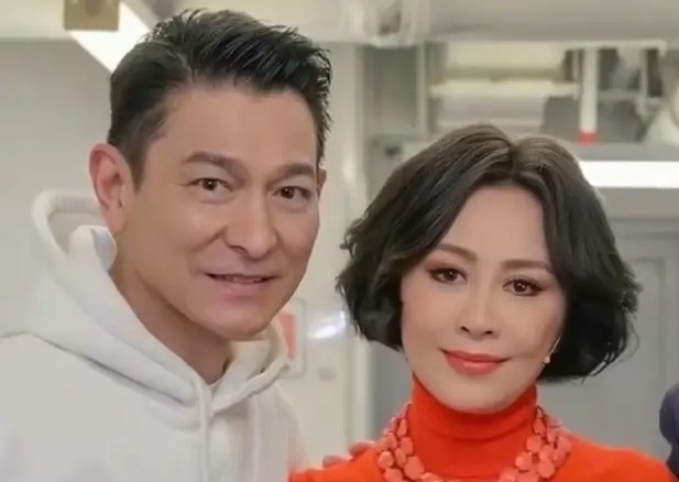 Lưu Gia Linh tiết lộ sự cố rùng mình mà Lưu Đức Hoa từng trải qua - Ảnh 1. Lưu Gia Linh tiết lộ sự cố rùng mình mà Lưu Đức Hoa từng trải qua - Ảnh 1.