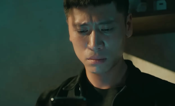 "Đặc công Sen" của Mưa đỏ hoàn toàn "lột xác" trong Cách em 1 milimet- Ảnh 6. "Đặc công Sen" của Mưa đỏ hoàn toàn "lột xác" trong Cách em 1 milimet- Ảnh 6.