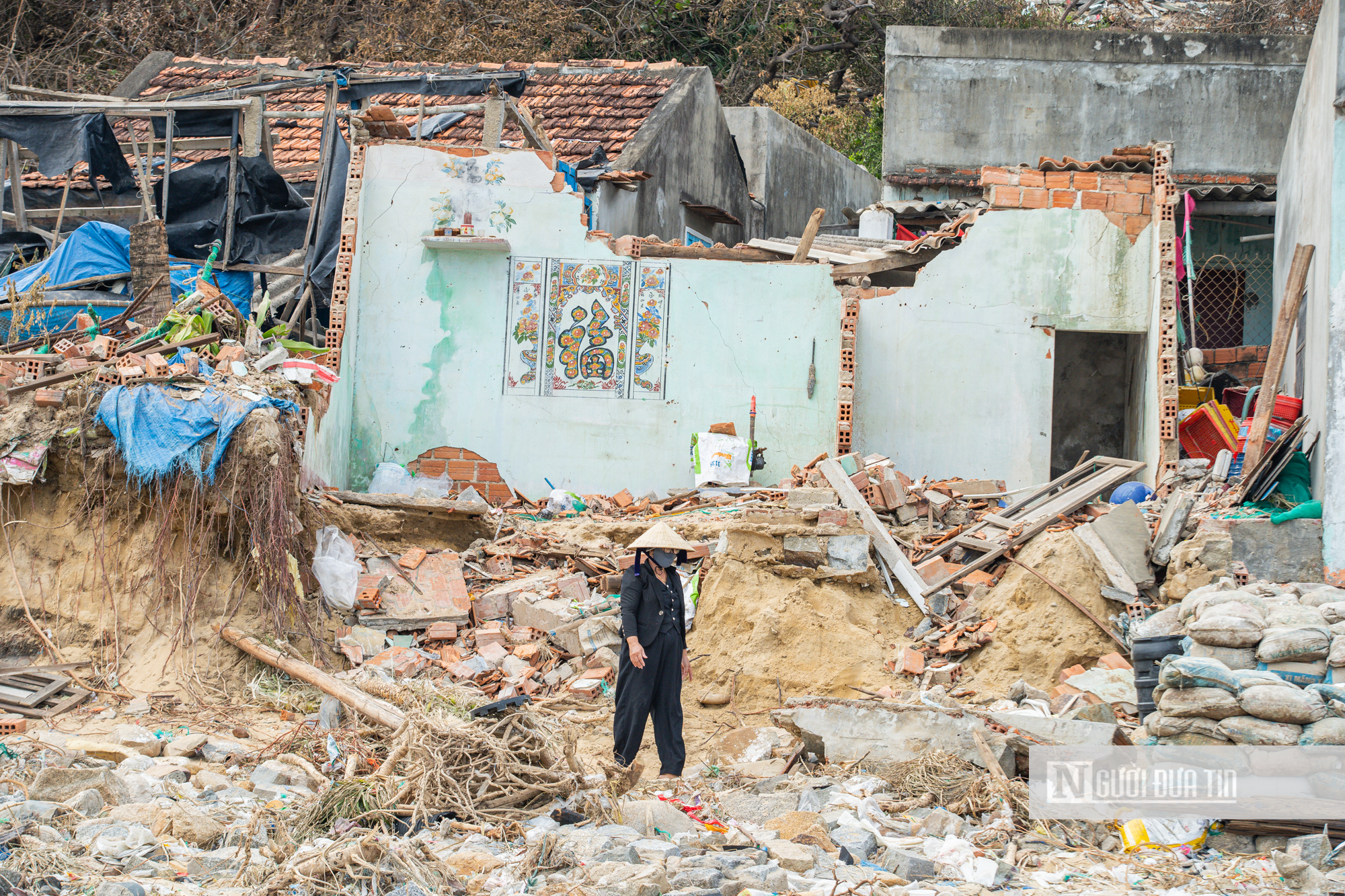 Gia Lai: Gắng gượng "hồi sinh" làng chài Xuân Thạnh tan hoang sau bão dữ, còn người là còn tương lai- Ảnh 8.