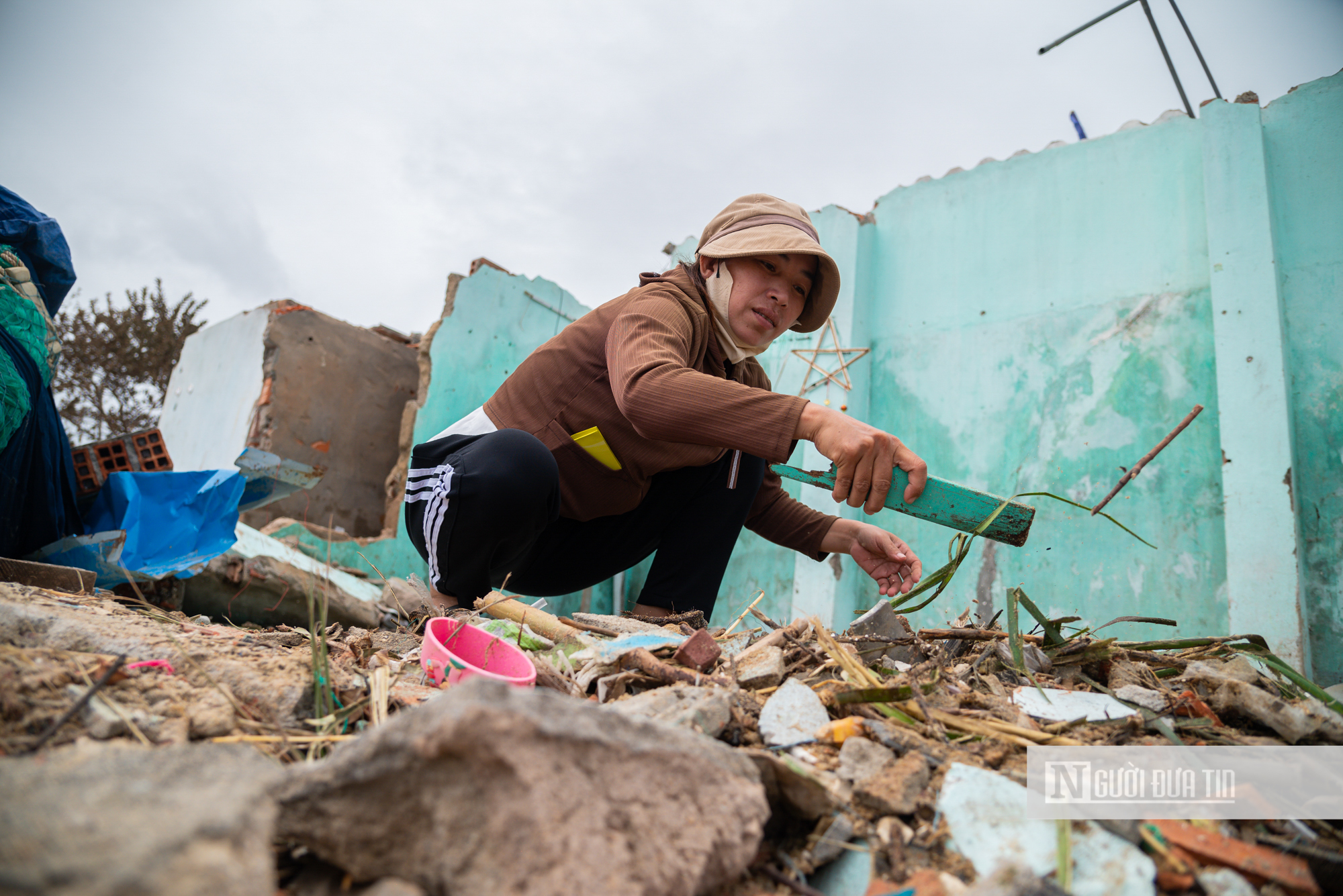Gia Lai: Gắng gượng "hồi sinh" làng chài Xuân Thạnh tan hoang sau bão dữ, còn người là còn tương lai- Ảnh 9.