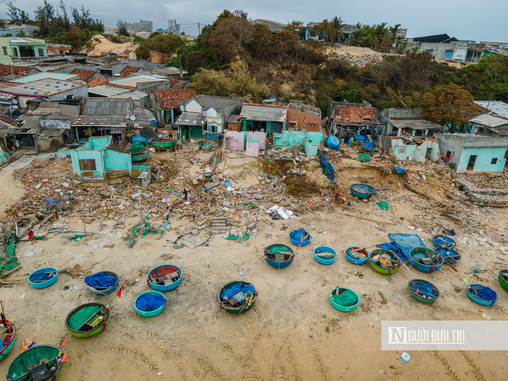 Gia Lai: Gắng gượng "hồi sinh" làng chài Xuân Thạnh tan hoang sau bão dữ, còn người là còn tương lai- Ảnh 13.