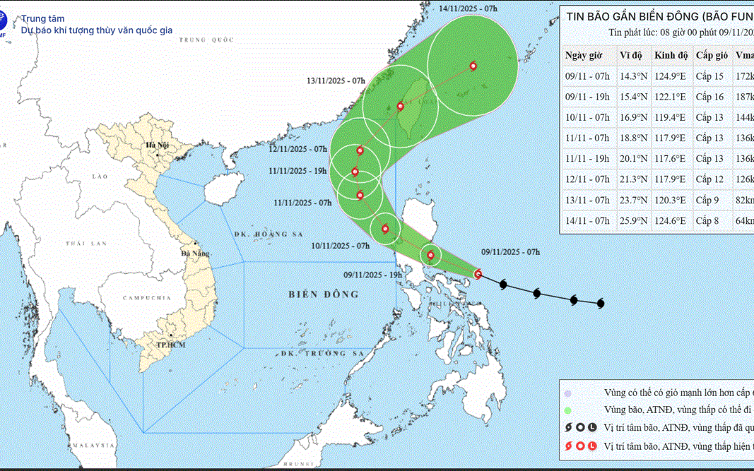 Bão Fung wong vào Biển Đông, đổi hướng liên tục - Ảnh 2.