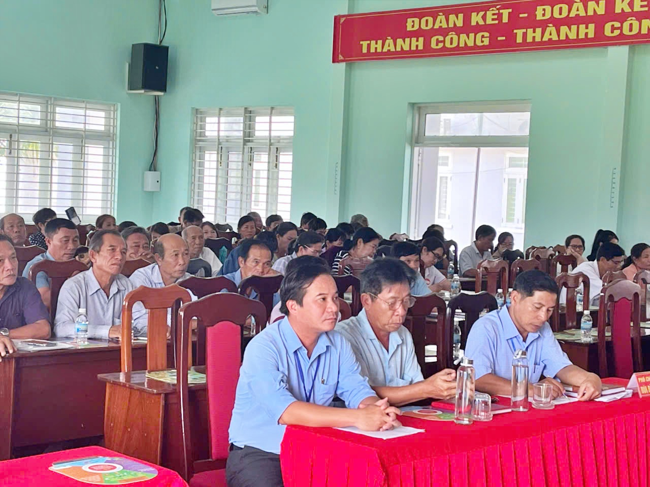 Sôi nổi các hoạt động hưởng ứng Ngày Pháp luật Việt Nam trên khắp các địa phương - Ảnh 6.